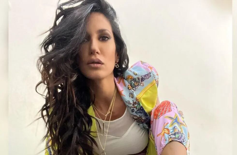 Silvina Escudero posó con un body de encaje.