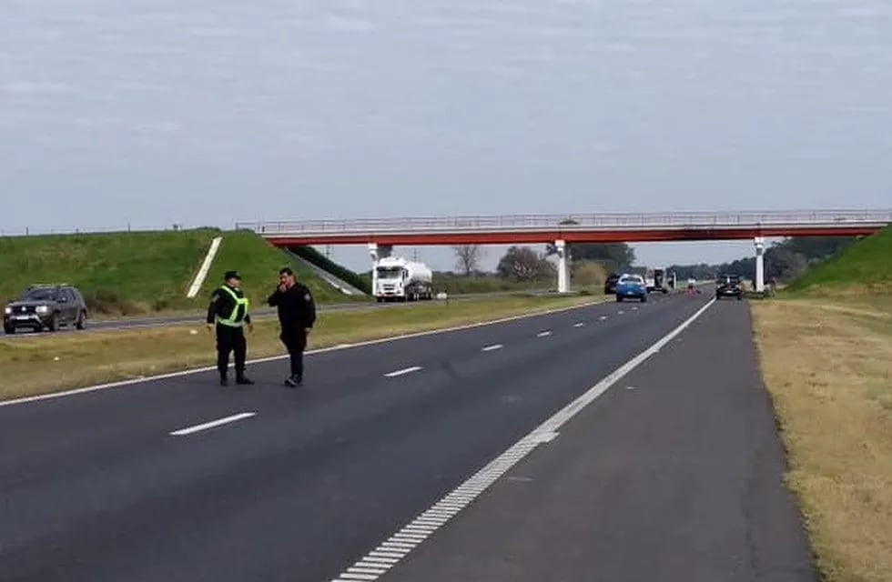 Camionero murió luego de chocar con un puente a la altura de Arocena sobre la autopista Rosario-Santa Fe. (Horacio José Capello)