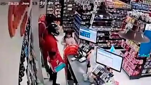 El violento asalto a un supermercado en barrio Cofico. (ElDoce.tv)