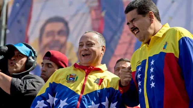 Diosdado Cabello, junto a Maduro (AP/Archivo).