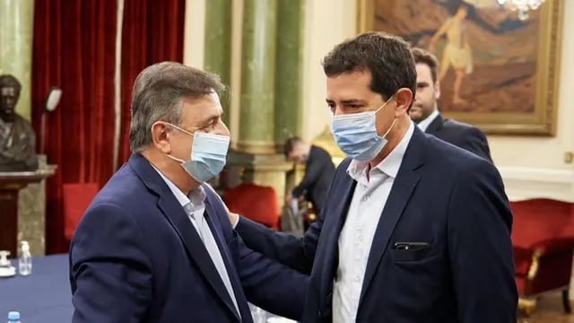 Diálogo. Mario Negri y el ministro De Pedro, antes de comenzar la reunión en el Congreso. (Prensa Diputados)
