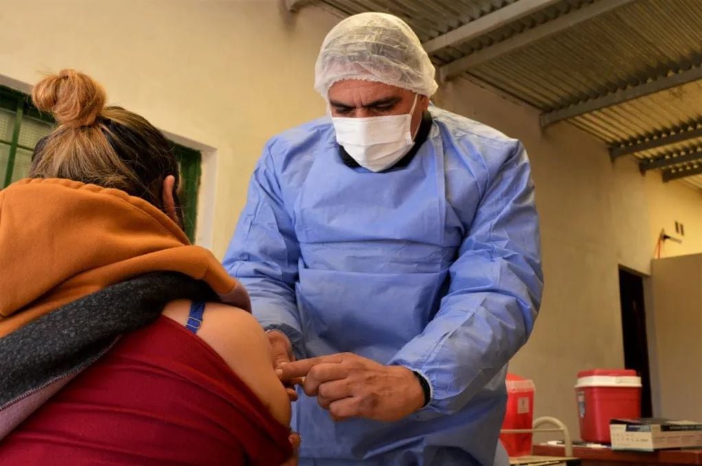 Mientras algunos sectores expresan sus reparos a la obligatoriedad de la vacunación impuesta a los empleados públicos en Jujuy, en la presente semana se incrementó notoriamente la demanda de inmunización en los vacunatorios.