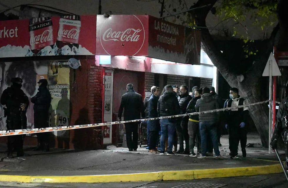 Kiosco ubicado en la esquina de Perú y Vendimiadores de Ciudad donde el comerciante del local mató a una Esteban Palombarini
Foto:José Gutierrez / Los Andes