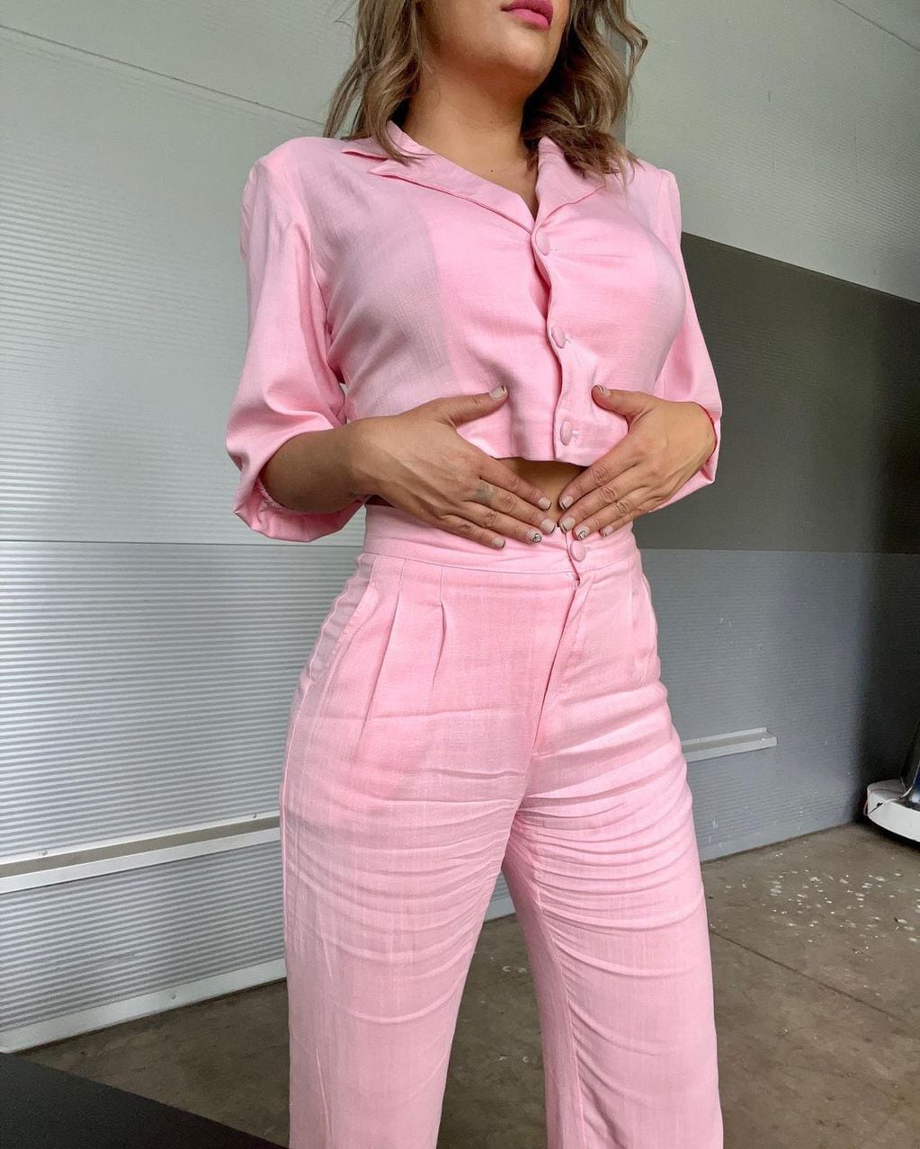 Larissa Riquelme y su look "total pink"