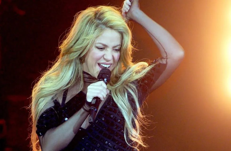 ARCHIVO - La cantante colombiana Shakira, fotografiada el 27/03/2014 en Berlín, Alemania. Tras cancelar varios de sus conciertos, Shakira se ha visto obligada a posponer por recomendación médica todas las fechas de la gira \