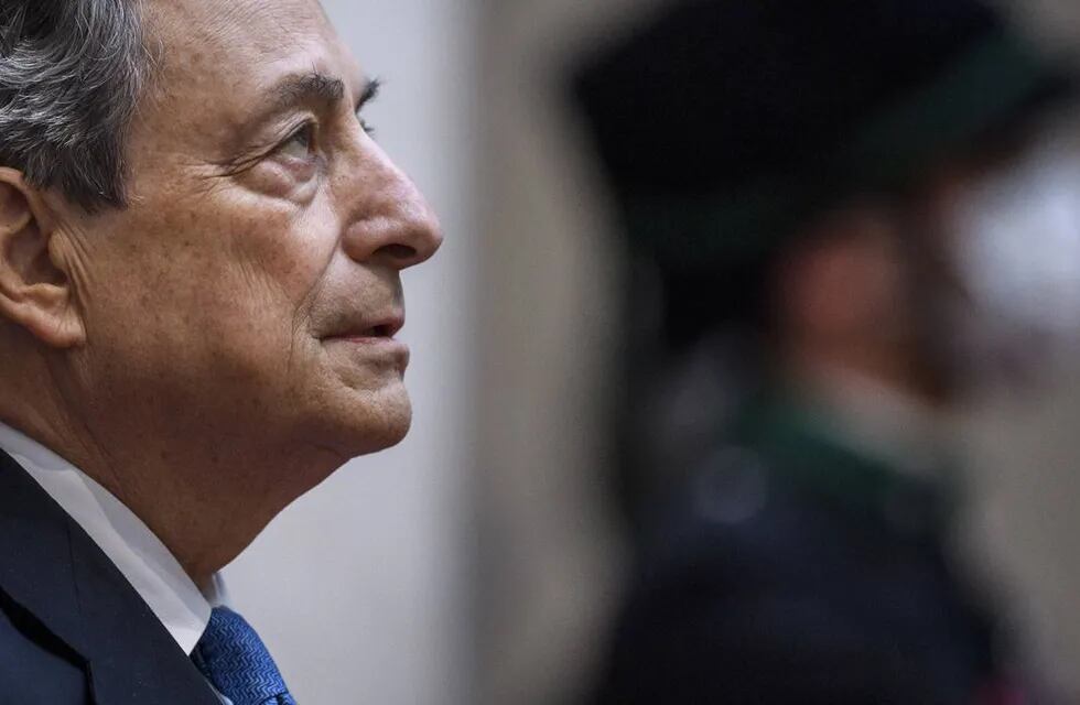 Mario Draghi renunció de manera indeclinable.