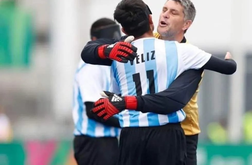 El festejo del gol de Nicolás Véliz con su equipo. (Foto: facebook).