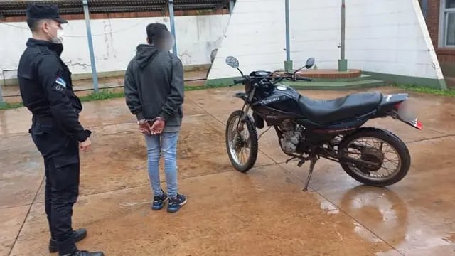 La policía recuperó su motocicleta antes de que se diera cuenta que le fue robada