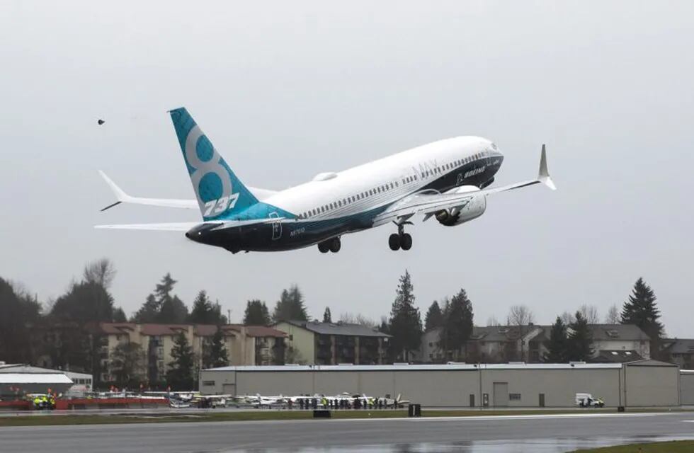 FILE PHOTO: A Boeing 737 MAX 8 takes off during a flight test in Renton, Washington, January 29, 2016.  REUTERS/Jason Redmond/File Photo   Boeing 737 MAX 8