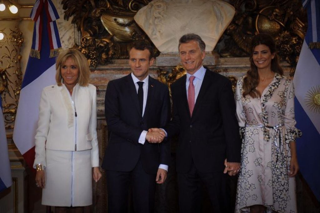 Mauricio Macri y Emmanuel Macron, junto a sus respectivas esposas en Casa Rosada. Foto: Federico López Claro.