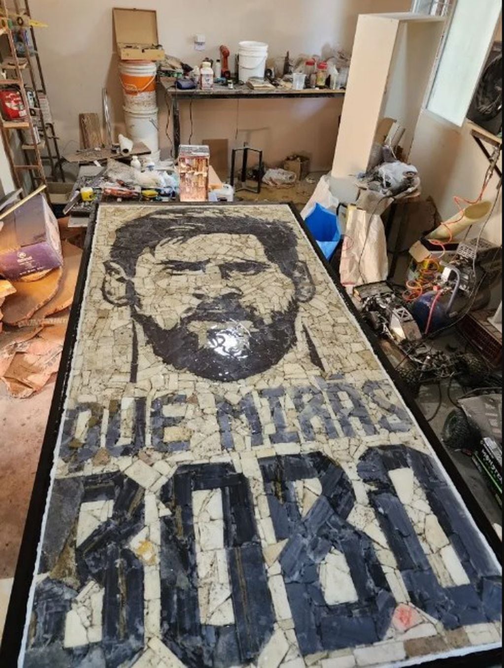 El mosaico de un sanjuanino sobre Lionel Messi.