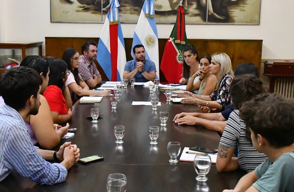 El secretario de Turismo, Cultura e Innovación, Aldo Álvarez, junto a referentes de las diversas áreas de la Municipalidad.