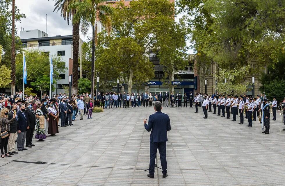 La Ciudad de Mendoza homenajeó a veteranos y caídos de Malvinas.
