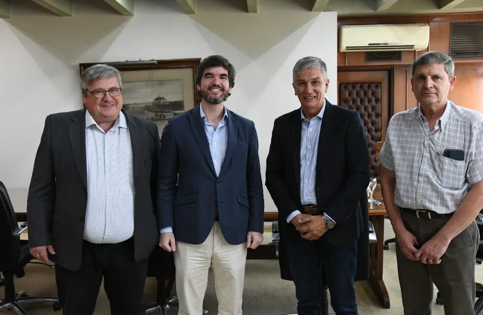 Marcelo Lombardo, el Cónsul General de España, Jaime González Castaño, Jorge Muriel y Roberto Muriel