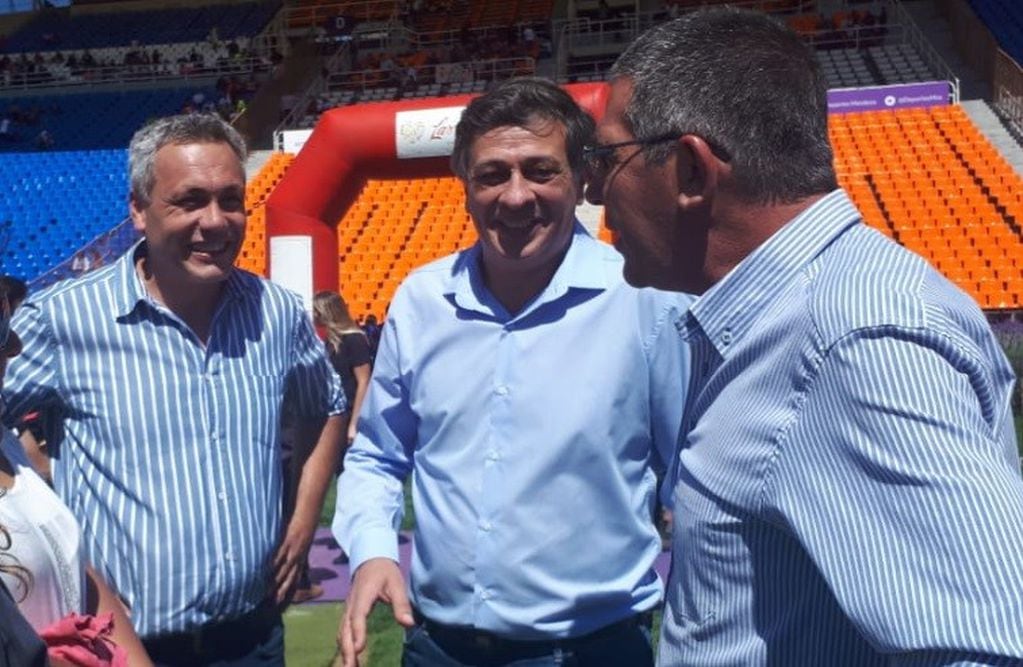 Eduardo Martín, Daniel Orozo (intendente de Las Heras) y Federico Chiapetta (Deportes de Mendoza).
