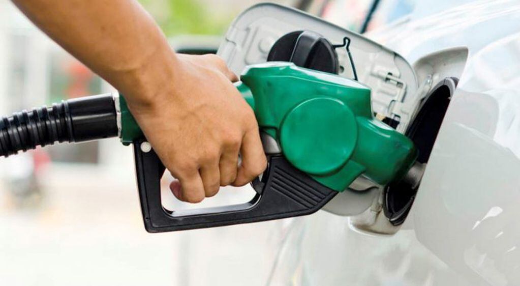 Una estación de servicio bajó el precio del combustible (Web)