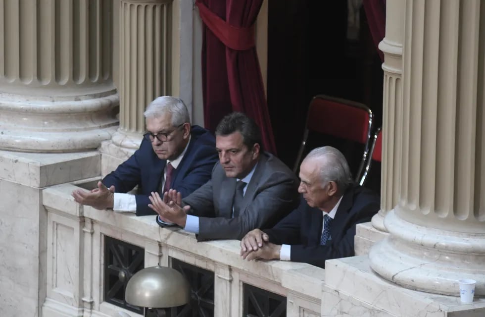 Sergio Massa y Julián Domínguez durante la Asamblea Legislativa. Foto: Federico López Claro.