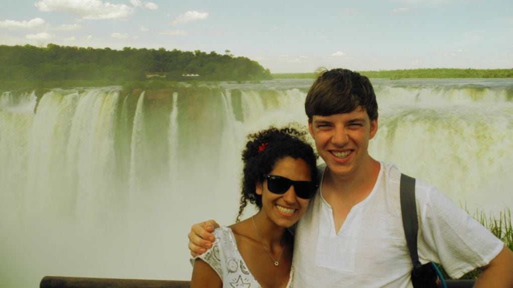 En 2013, Vincenz viajó a la Argentina y en Iguazú se dieron su primer beso. Diario Huarpe.