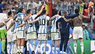 La selección argentina celebra el triunfo ante Croacia y el pase a la final
