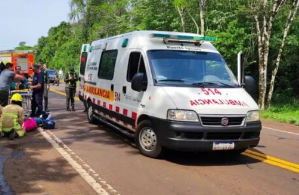 Accidente vial en Puerto Iguazú dejó un saldo de cinco personas heridas.