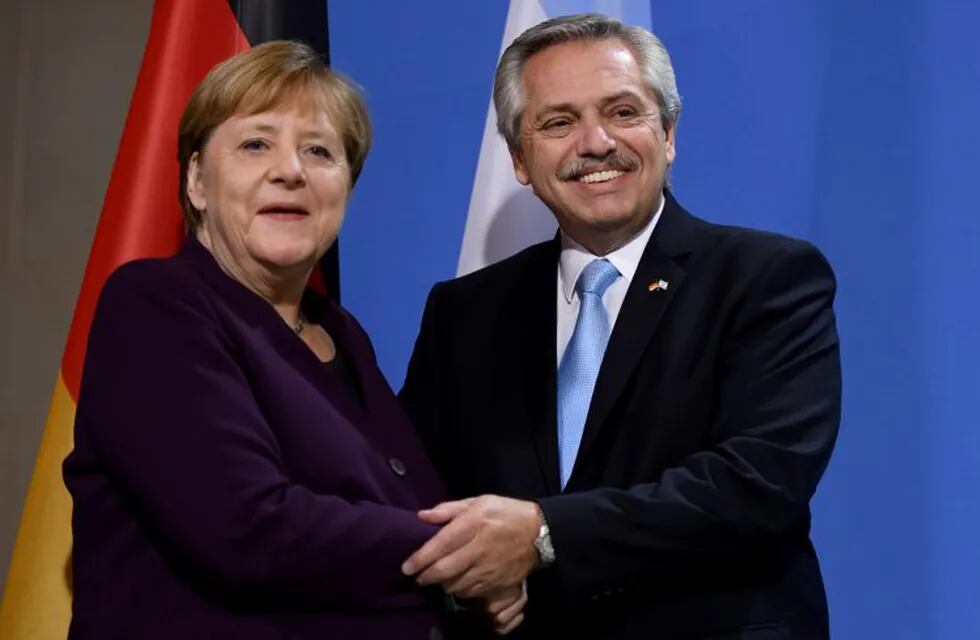 Angela Merkel y Alberto Fernandez. (REUTERS)