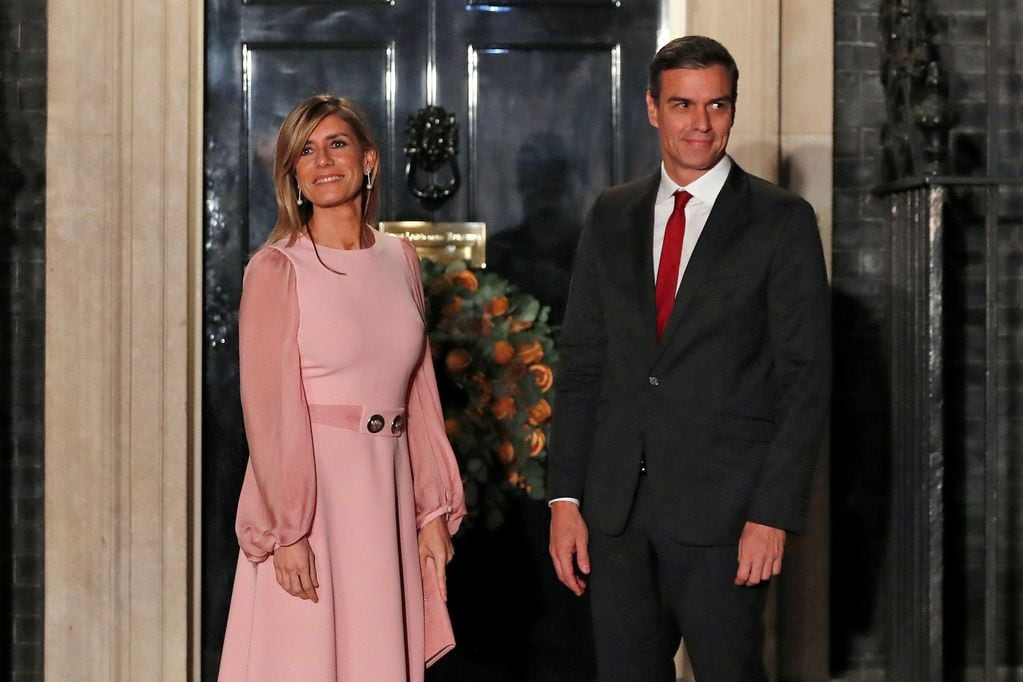 Pedro Sánchez y su esposa Begona Gómez. Foto: AFP