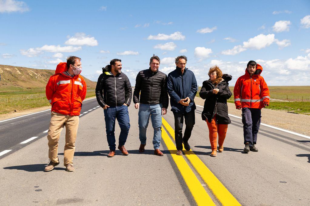 COn la presencia del ministro de Obras Públicas de la Nación, Gabriel Katopodis y los Intendentes de la ciudad de Ushuaia y Río Grande,  se inauguró formalmente la pavimentación de 11 kilómetros de la Ruta 3.