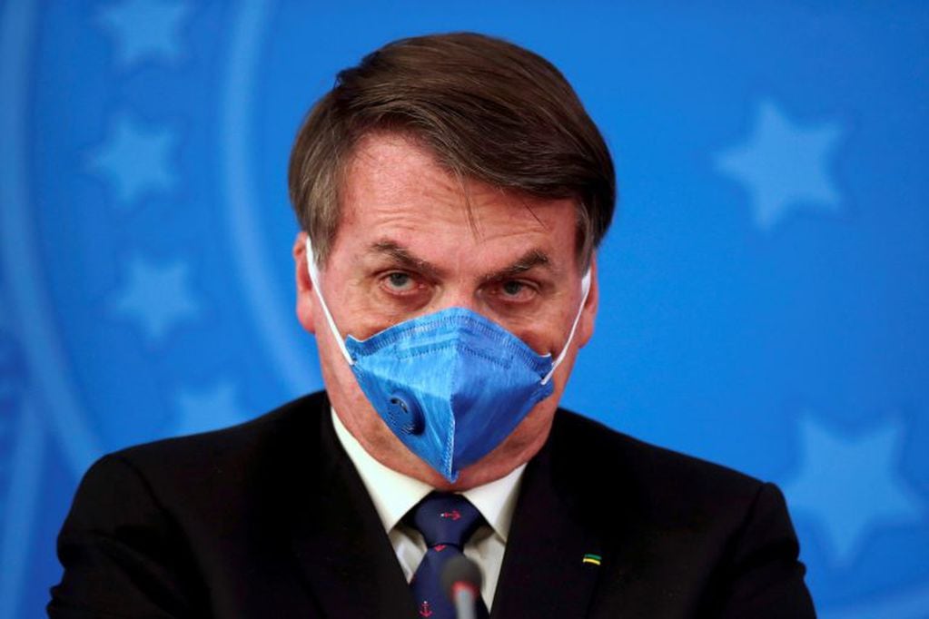 Brazil's President Jair Bolsonaro is pictured with his protective face mask at a press statement during the coronavirus disease (COVID-19) outbreak in Brasilia, Brazil, March 20, 2020. Picture taken March 20, 2020. REUTERS/Ueslei Marcelino