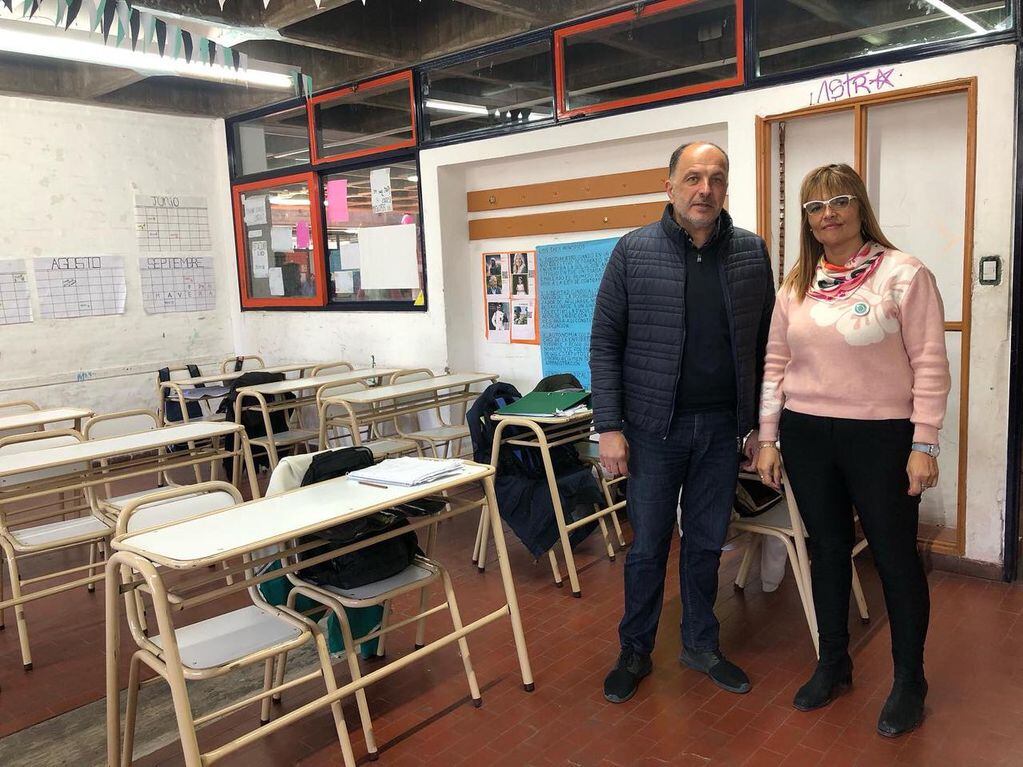 Pablo Garate entregó mobiliario escolar a cuatro escuelas de Tres Arroyos