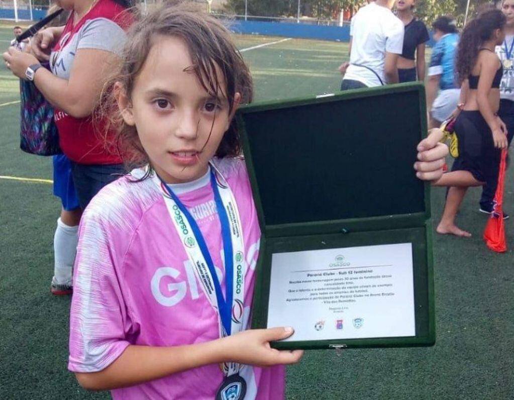 Rafaela Robinso vive desde bebé en Brasil donde al comenzar a competir en equipos de fútbol fue premiada como atleta destacada y su valla menos vencida. (Face)