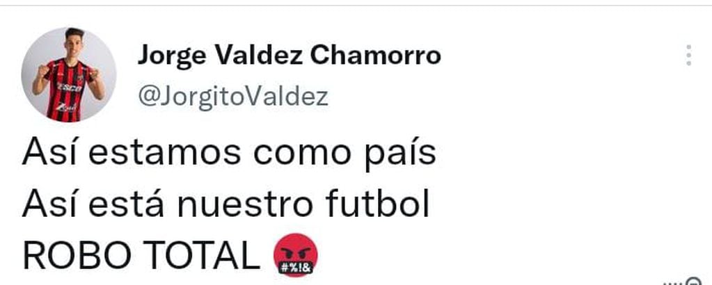 Jorge Valdez Chamorro, jugador de Patronato, furioso con el arbitraje