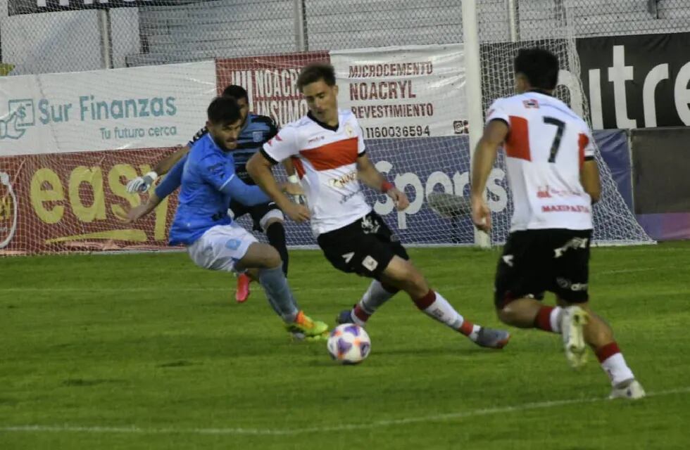 El León no pudo ante el Gallito. Estudiantes cayó 2 a 0 ante Morón (Prensa Deportivo Morón).