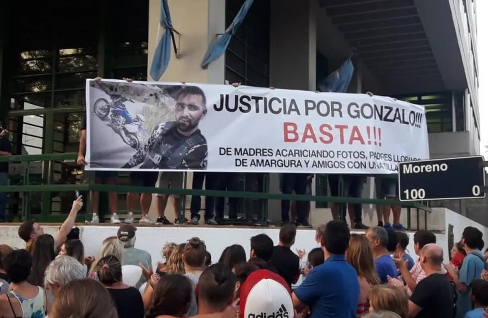 Multitudinaria marcha en Rafaela (Guillermo Acastello)