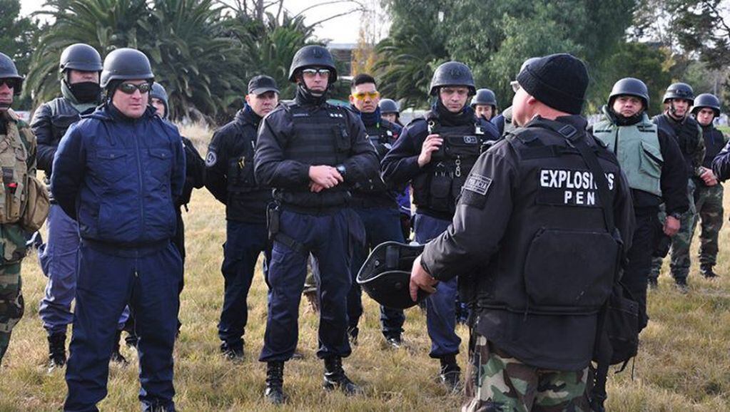 Brigada de Explosivos de la PEN capacitó a policías
(Foto: Gaceta Marinera)