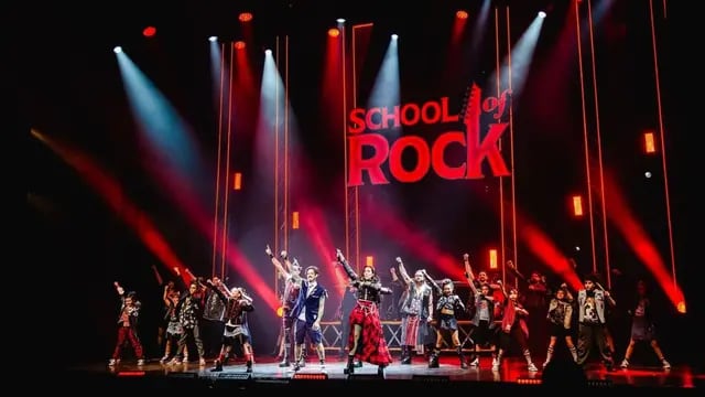 Calle Corrientes vibra con el estreno de School of Rock