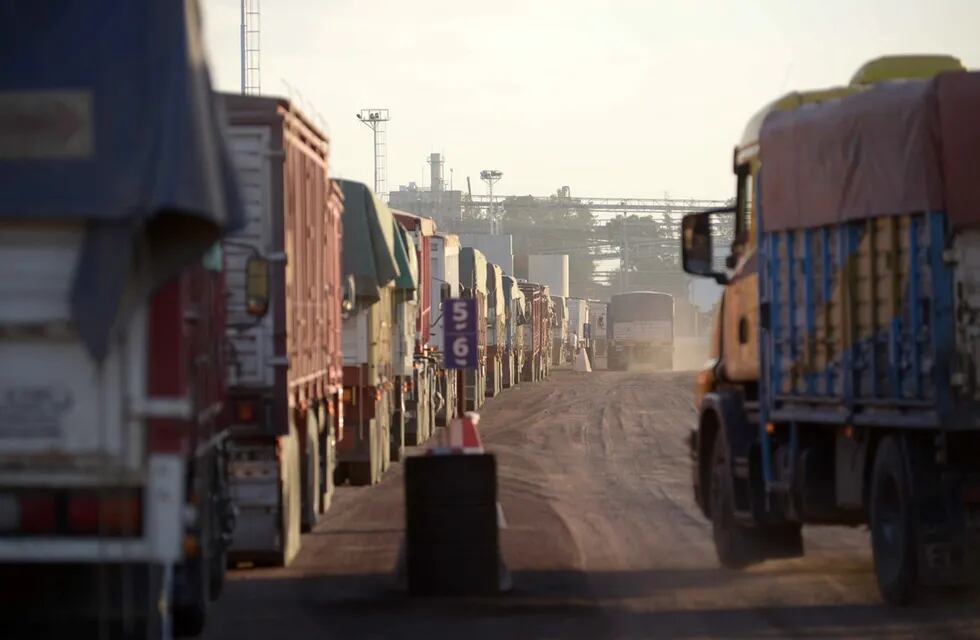 Los transportistas de granos levantaron el paro nacional el último jueves.