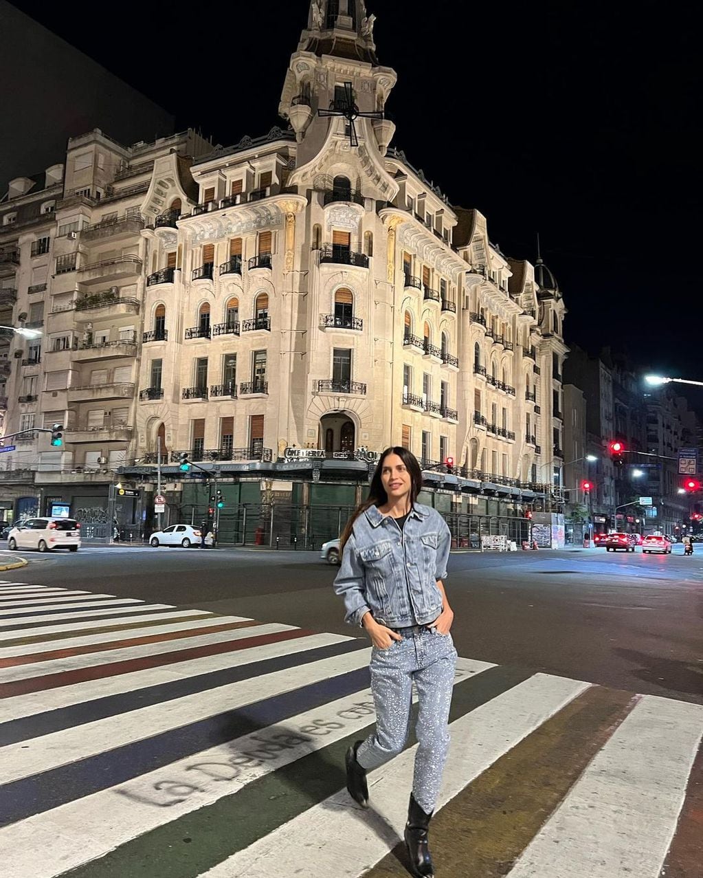 Zaira Nara paseó por la Ciudad de Buenos Aires