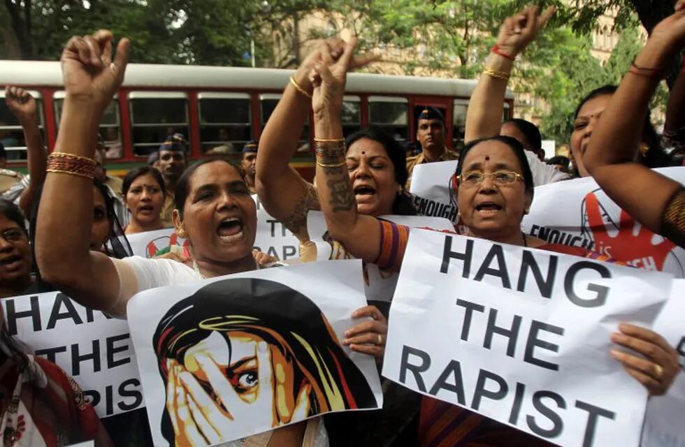 Activistas reclaman por la pena de muerte a los violadores de menores en India, ley que finalmente se aprobó este sábado 21 de abril de 2018 . (AP Photo/Rafiq Maqbool, File)