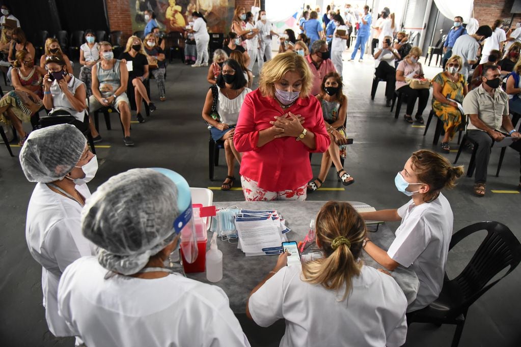 La ministra Martorano en el inicio de la campaña de vacunación docente (Gobierno de Santa Fe)