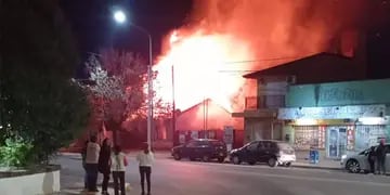 Voraz incendio en Colón