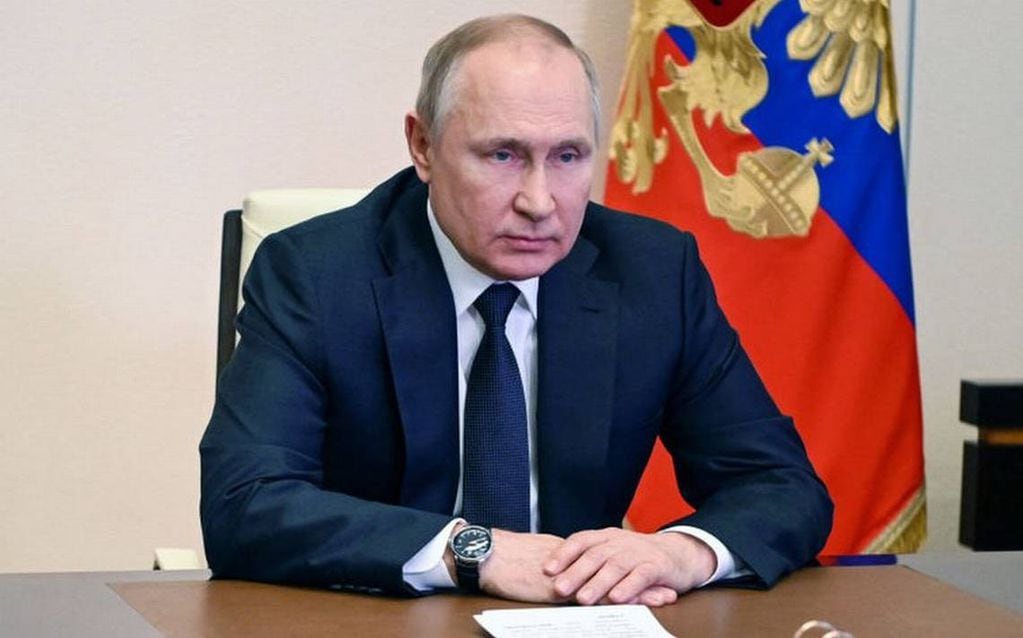 Tras la gran cantidad de sanciones económicas, Putin impuso la prohibición de comprar divisas extranjeras.