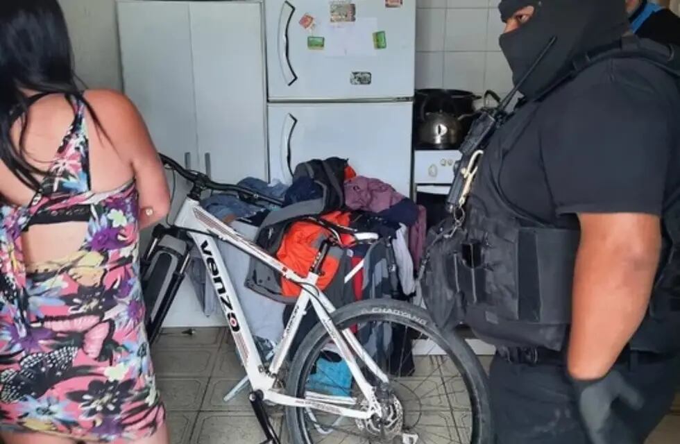 Le robaron la bicicleta, descubrió que la vendían en Facebook y ayudó a la policía a recuperarla.