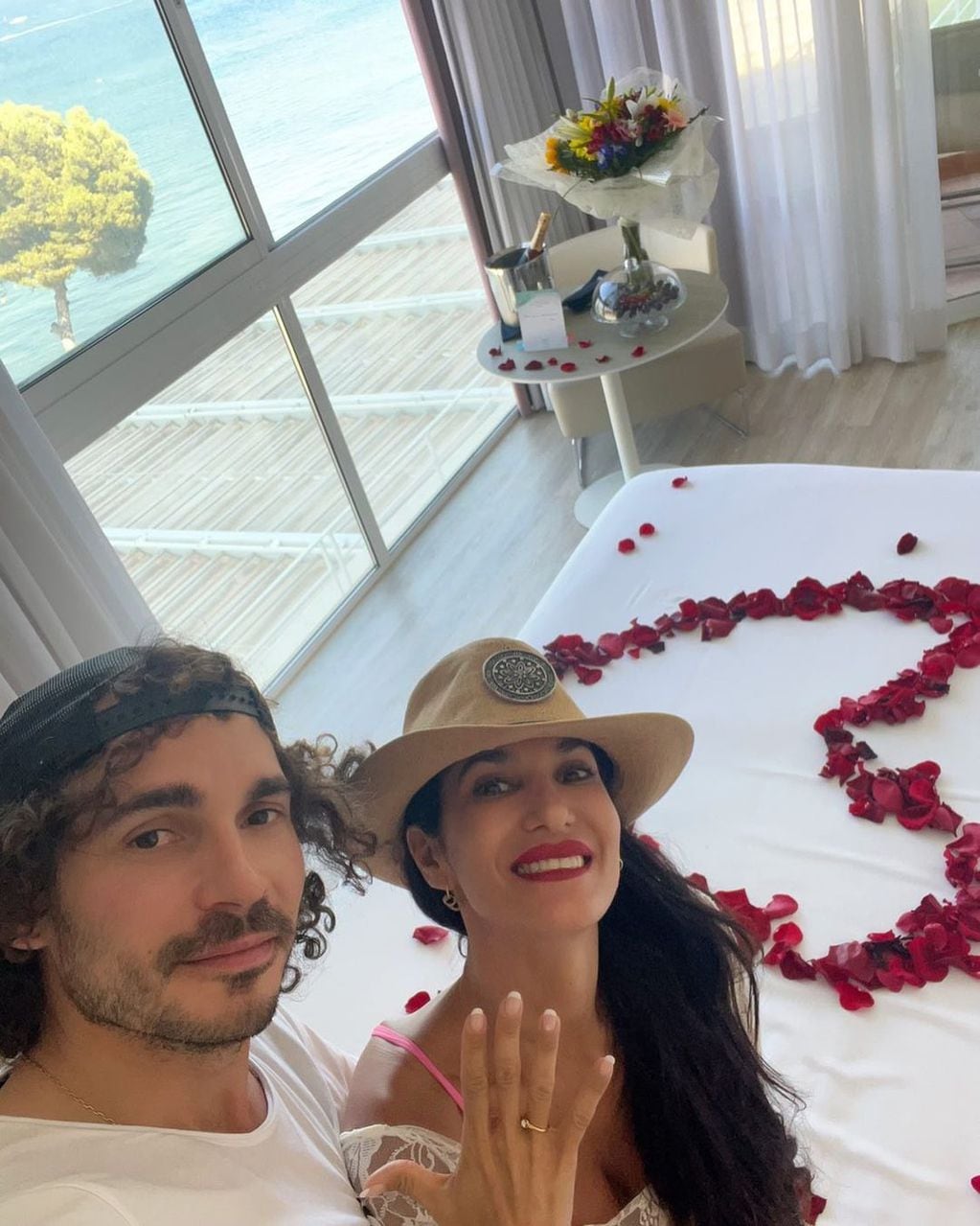La foto con la que Silvina Escudero anunció su casamiento.