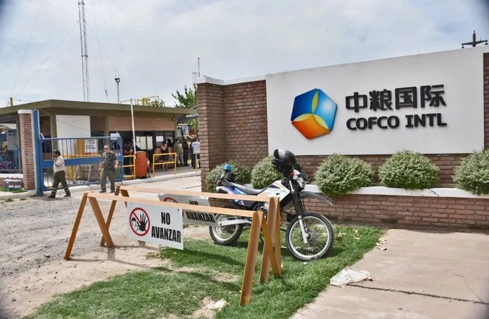 El gigante cerealero chino Cofco Corporation en marzo terminó de comprar Nidera en Puerto General San Martín. (@Alerta140)