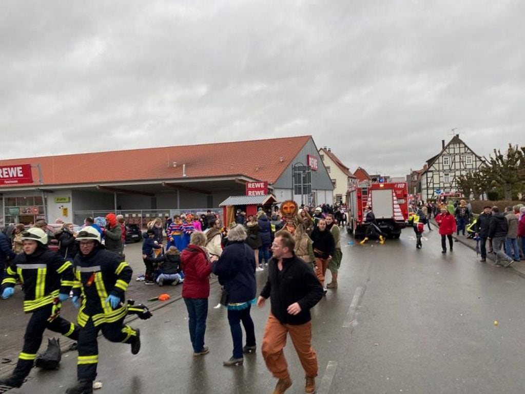 Una camioneta atropelló a varias personas durante la celebración de Carnaval Alemania (Foto: Elmar Schulten/Waldeckische Landeszeitung via REUTERS)