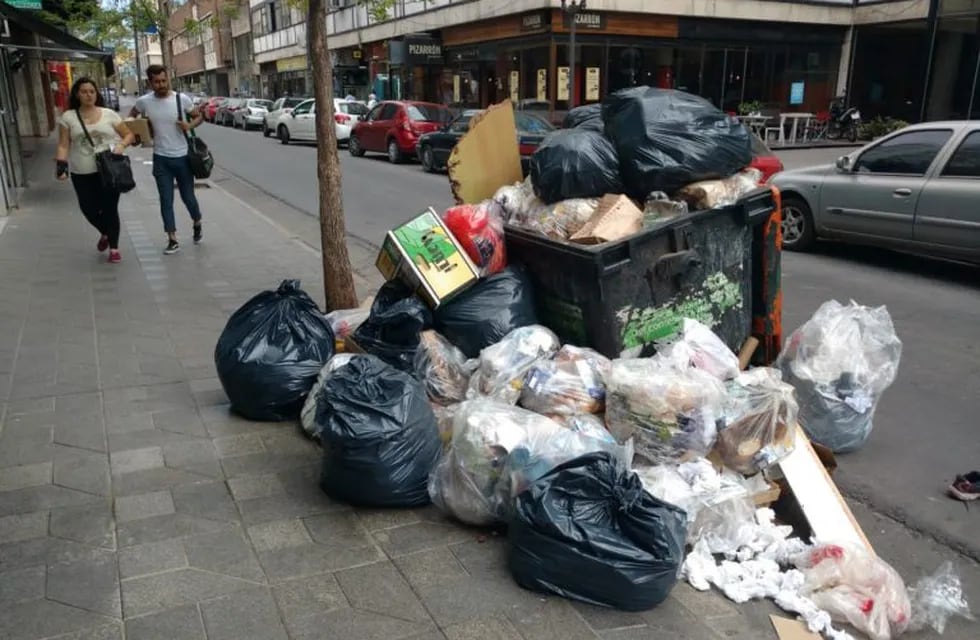 La basura acumulada en Córdoba por el paro general del martes 25 de setiembre.