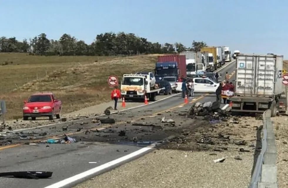 Fatal accidente en Ruta Nacional N° 3 dejo el saldo de dos personas sin vida. (Foto: Resumen Policial).