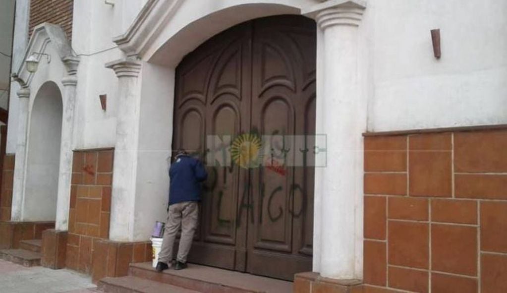 Las pintadas en la iglesia María Auxiliadora. (Foto: Diario Norte)