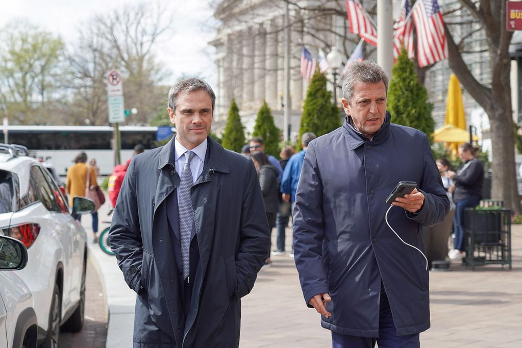 El ministro de Economía Sergio Massa y Guillermo Michel, Director General de Aduana en Washington.  Foto: Prensa Ministerio de Economía