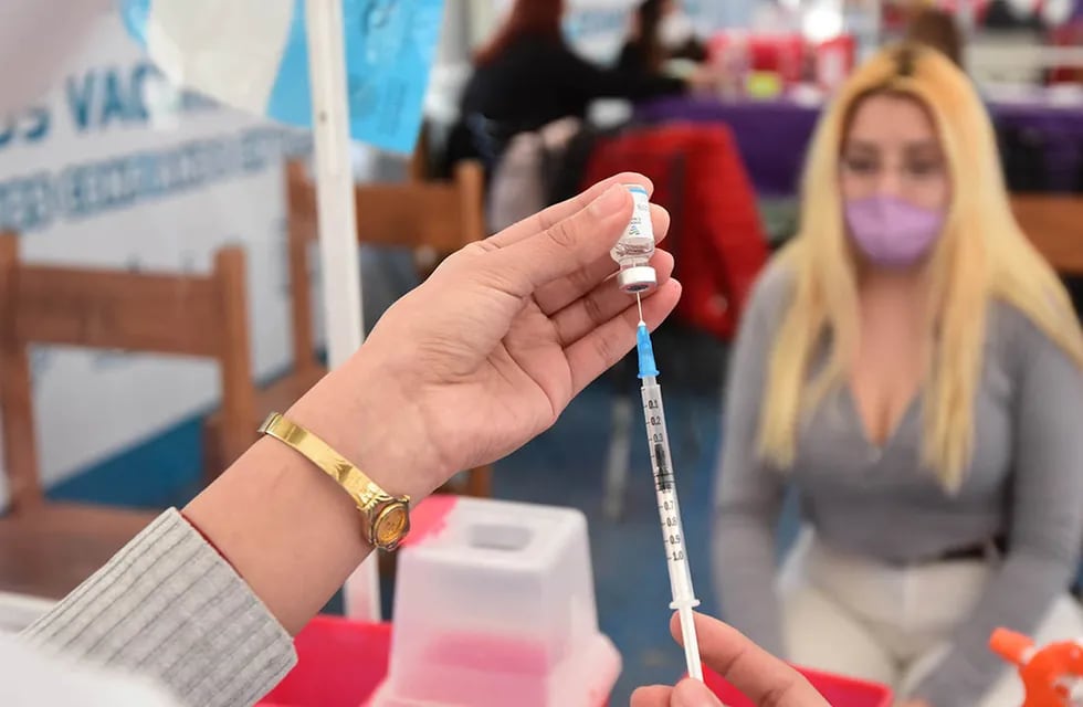 Capamaña de vacunación en el parque Benegas, Godoy Cruz.